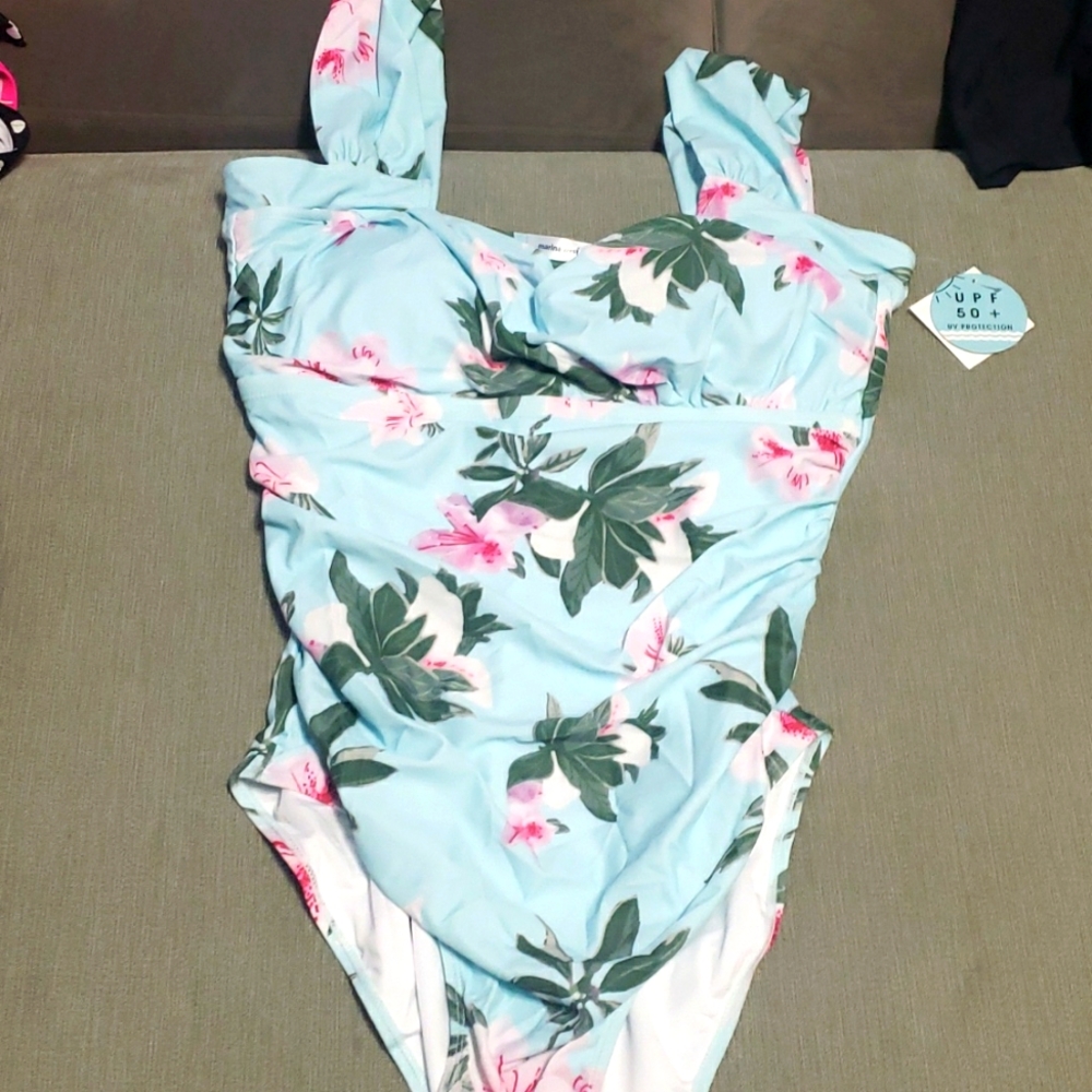 NEW One Piece Flower Piece Bathing Suit
